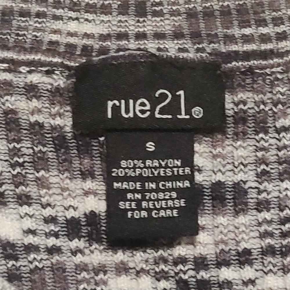 Rue21 Small Patterned Top - Picture 3 of 3